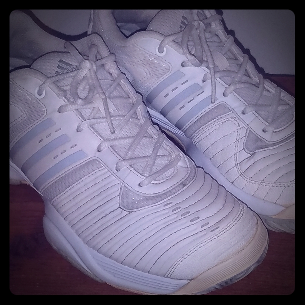 7 women Adidas